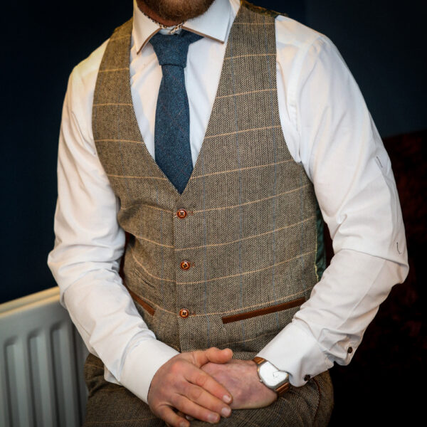 Marc Darcy - Ted Tan Tweed Waistcoat - Image 4