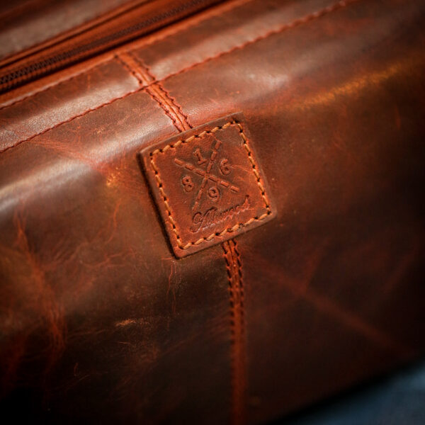 Vintage leather washbag