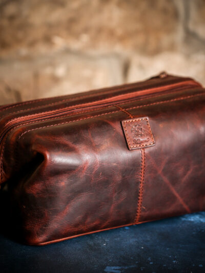 Real eather wash bag in vintage tan