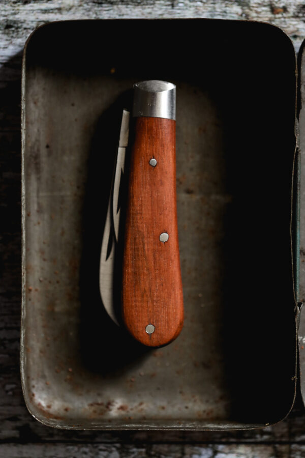 Taylor's Eye Witness - Twin Blade Pocket Knife - Bolstered Hardwood - Image 2