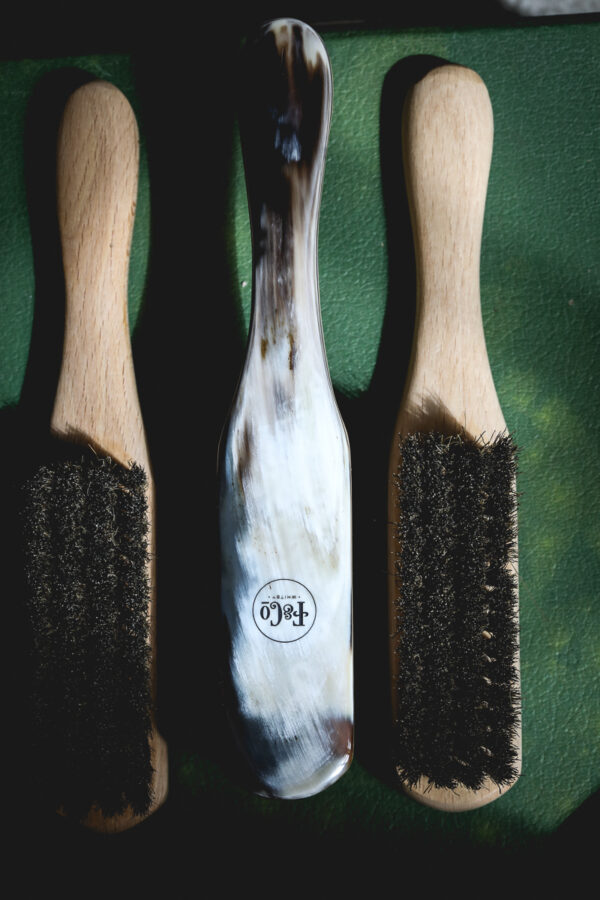 Horn Clothes Brush - Image 3