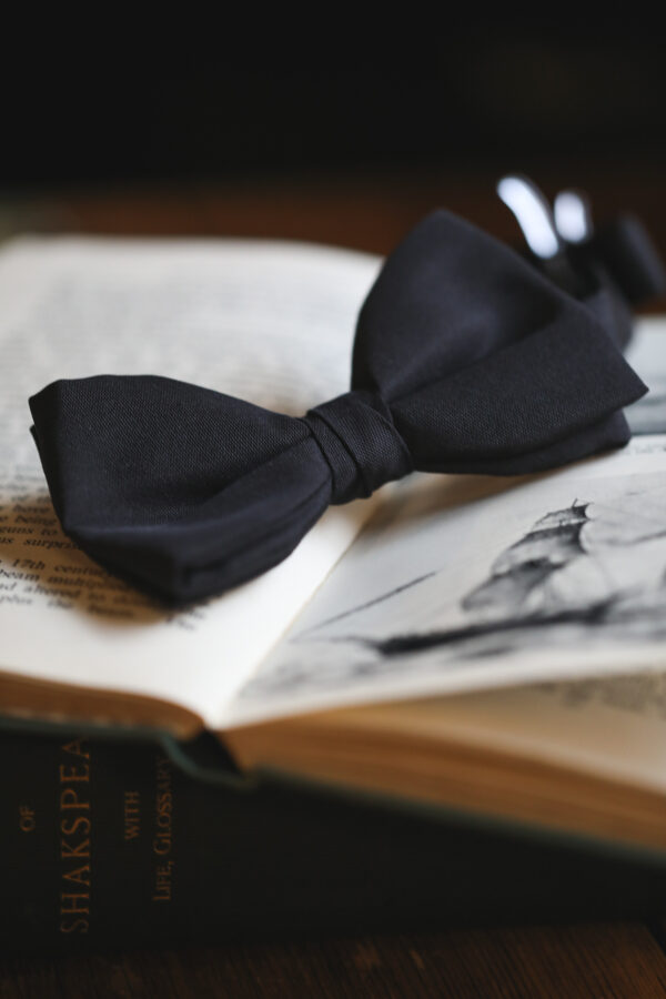 Silk Pre-Tied Bow Tie - Black