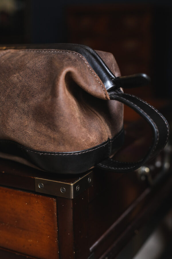 Ashwood Leather - Oily Brown Lou Washbag - Image 2