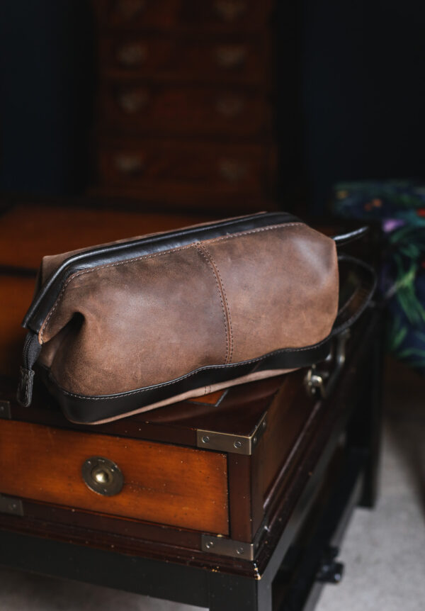 Ashwood Leather - Oily Brown Lou Washbag