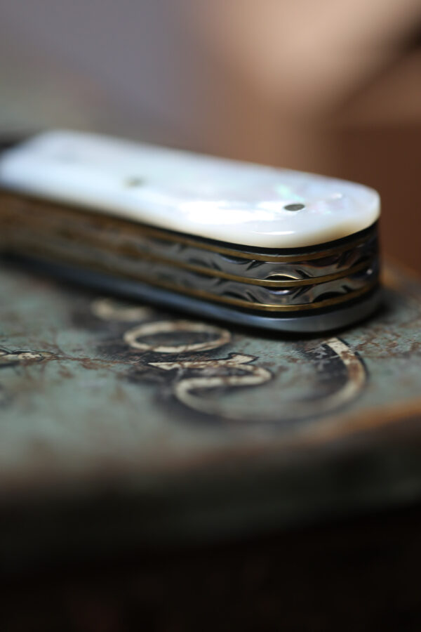 Taylor's Eye Witness - Handmade Twin Barlow Pocket Knife - Mother of Pearl - Image 3