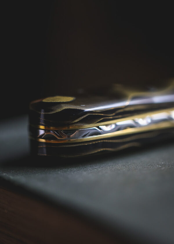 Taylor's Eye Witness - Hndmade Lambfoot Pocket Knife - Green Gold Micarta - Image 3