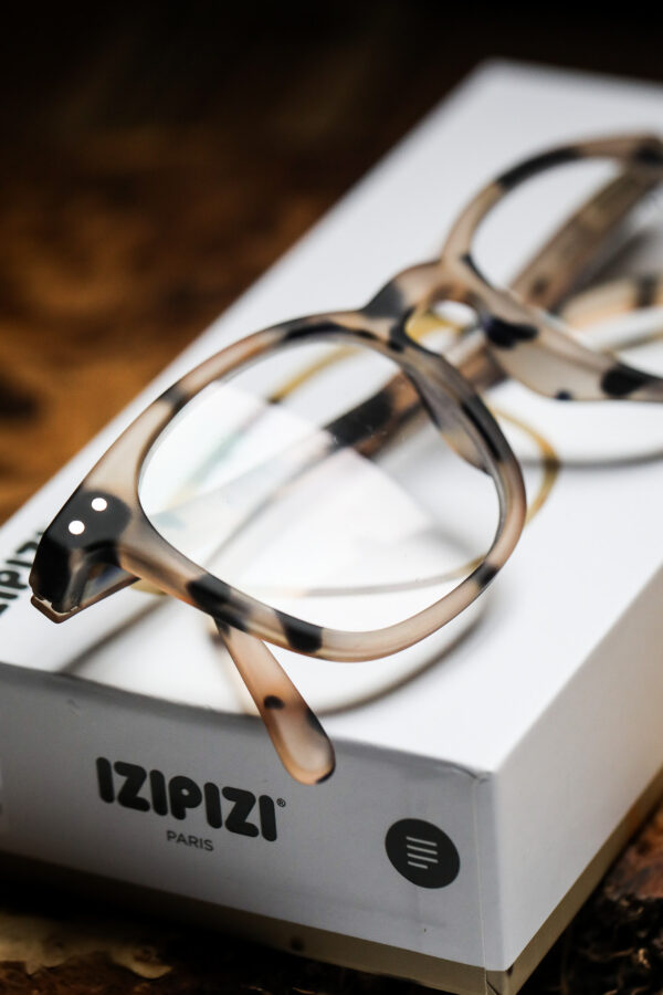 IZIPIZI Reading Glasses - #E Light Tortoise
