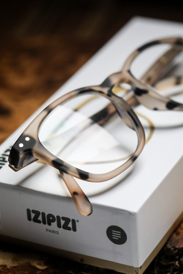 IZIPIZI Reading Glasses - #E Light Tortoise - Image 5
