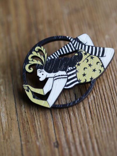 Su Owen Wooden Badge - Circus Aerialist