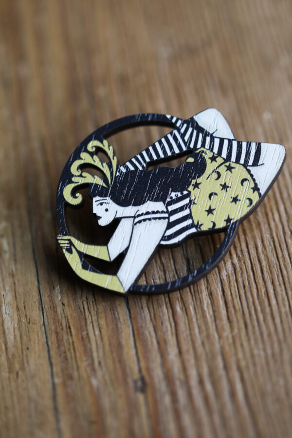 Su Owen Wooden Badge - Circus Aerialist