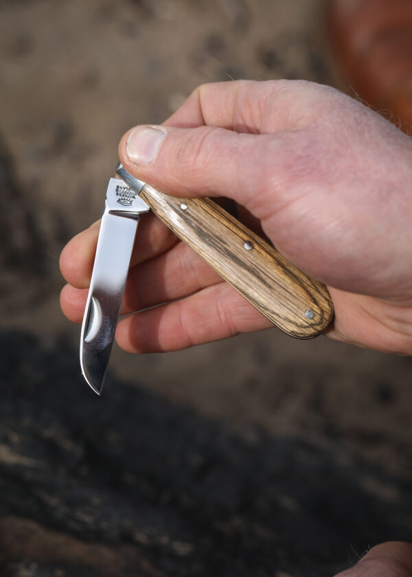 Taylor's Eye Witness - Handmade Lambfoot Pocket Knife - Yorkshire Whisky Barrel Wood - Image 3